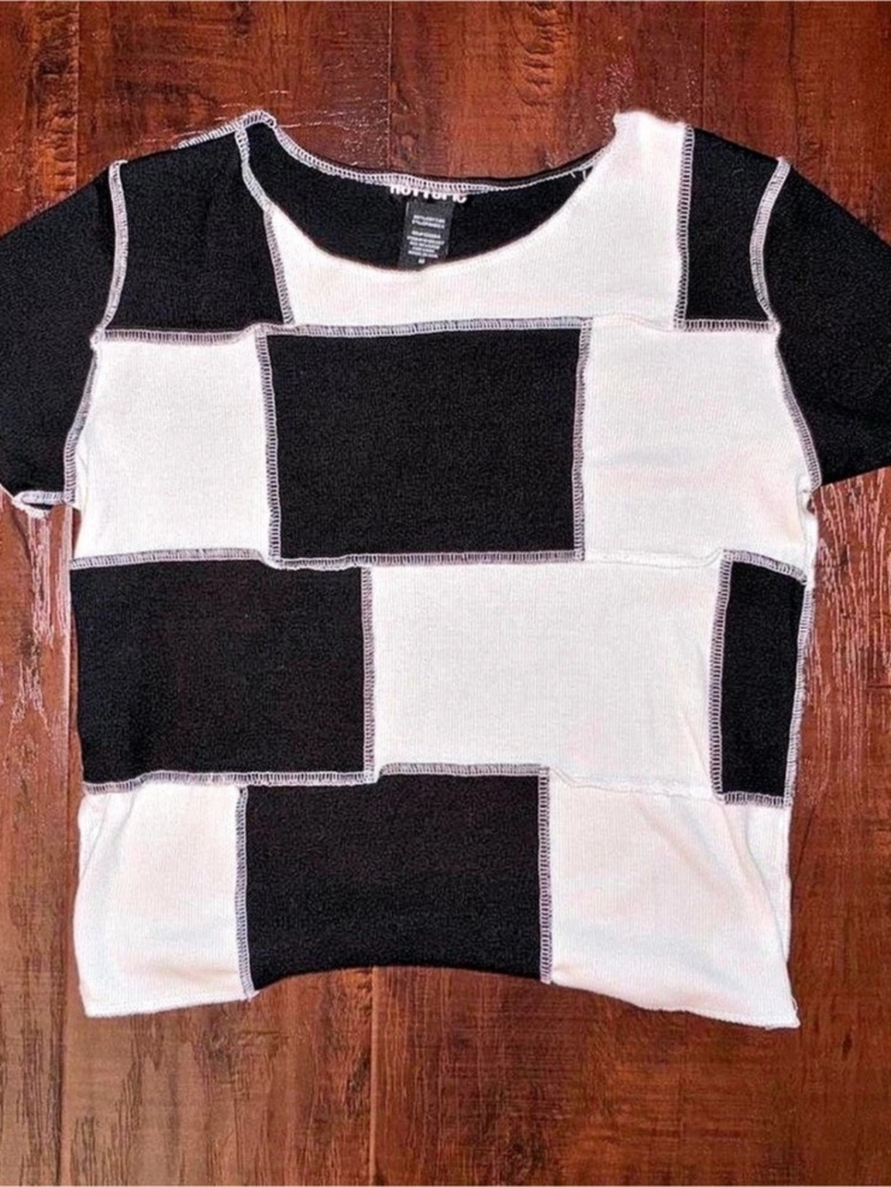 Hot Topic Black & White Patchwork Contrast Stitch Girls Crop T-Shirt Crop